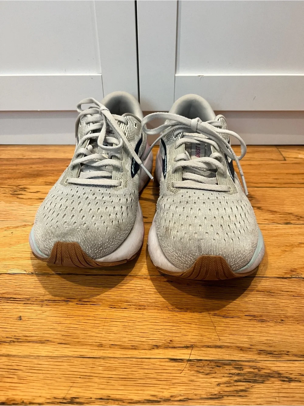 Brooks Ghost — Light Gray